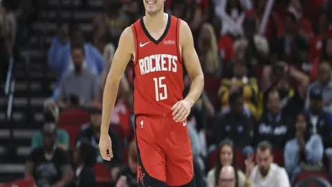 滕哈赫遭曼联解职，范尼临时代理执掌教鞭